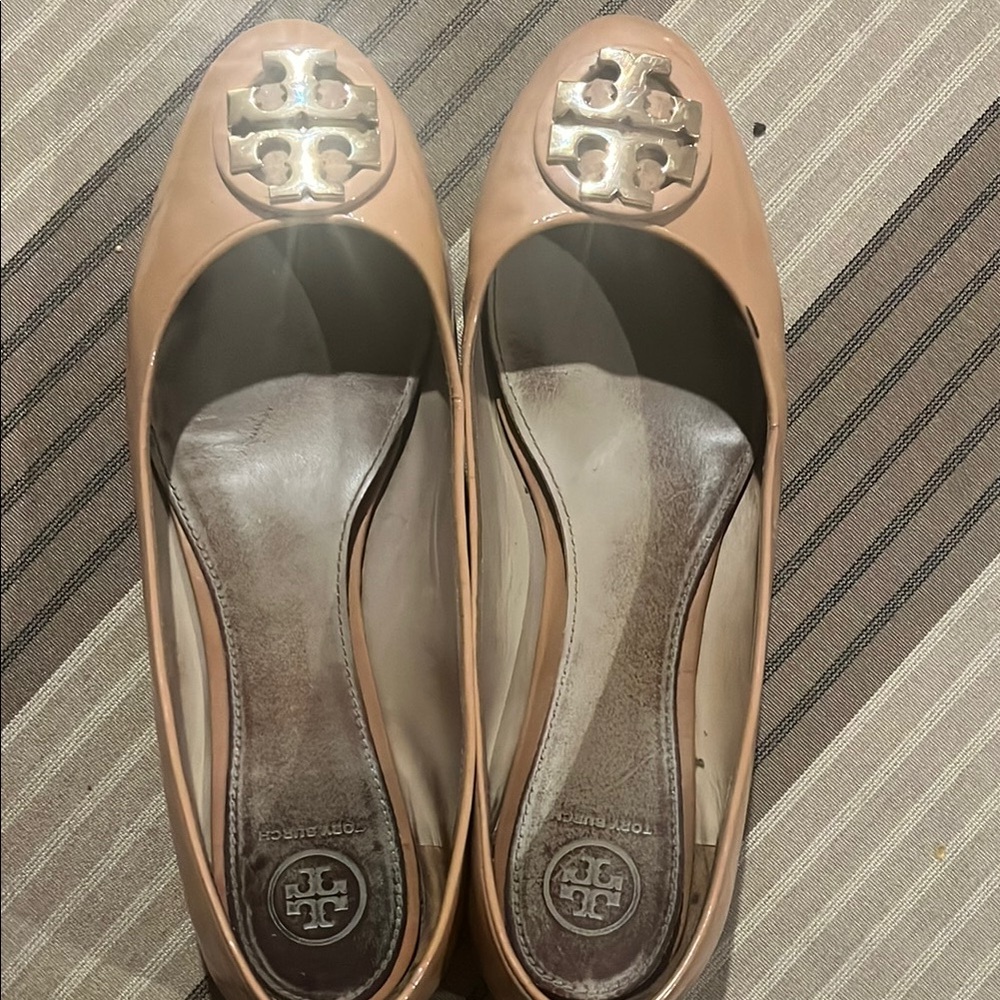 Very worn Tory Burch Women's Tan Flats